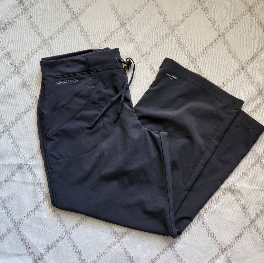 Brooks Women's Black Ankle Pants